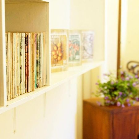Charming Homestay By The Beach Dehiwala-Mount Lavinia ภายนอก รูปภาพ