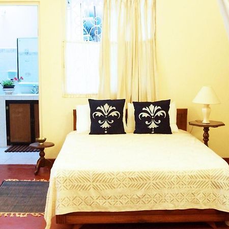 Charming Homestay By The Beach Dehiwala-Mount Lavinia ภายนอก รูปภาพ