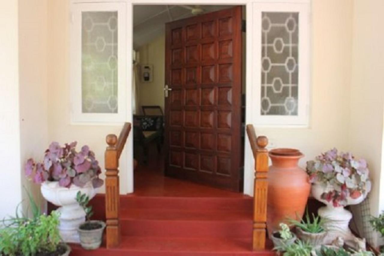 Charming Homestay By The Beach Dehiwala-Mount Lavinia ภายนอก รูปภาพ