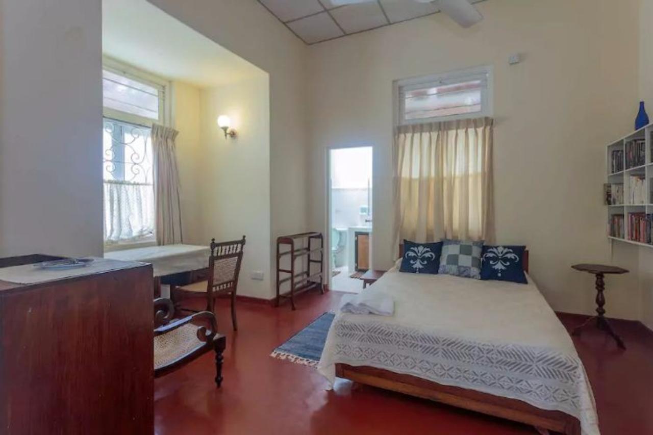 Charming Homestay By The Beach Dehiwala-Mount Lavinia ภายนอก รูปภาพ