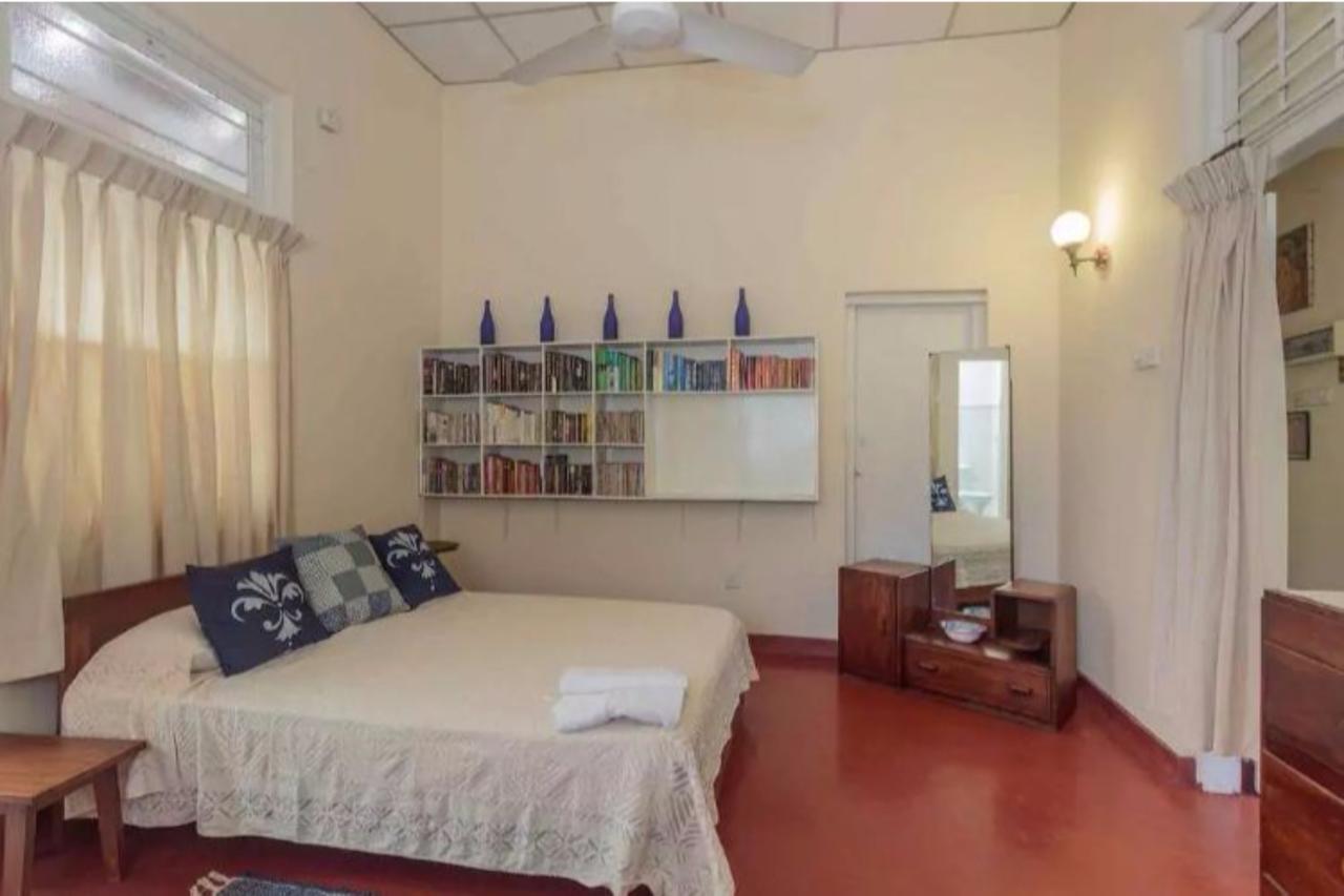 Charming Homestay By The Beach Dehiwala-Mount Lavinia ภายนอก รูปภาพ