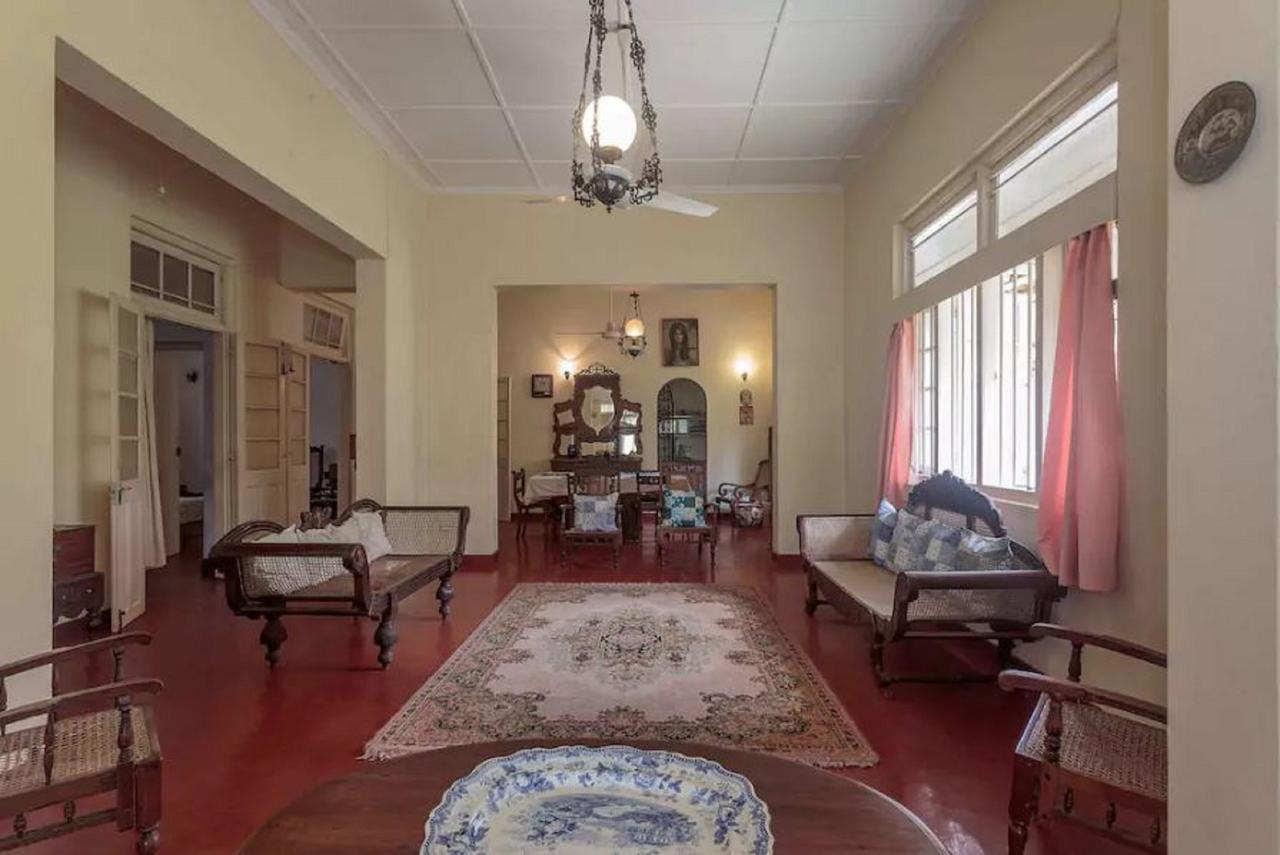 Charming Homestay By The Beach Dehiwala-Mount Lavinia ภายนอก รูปภาพ