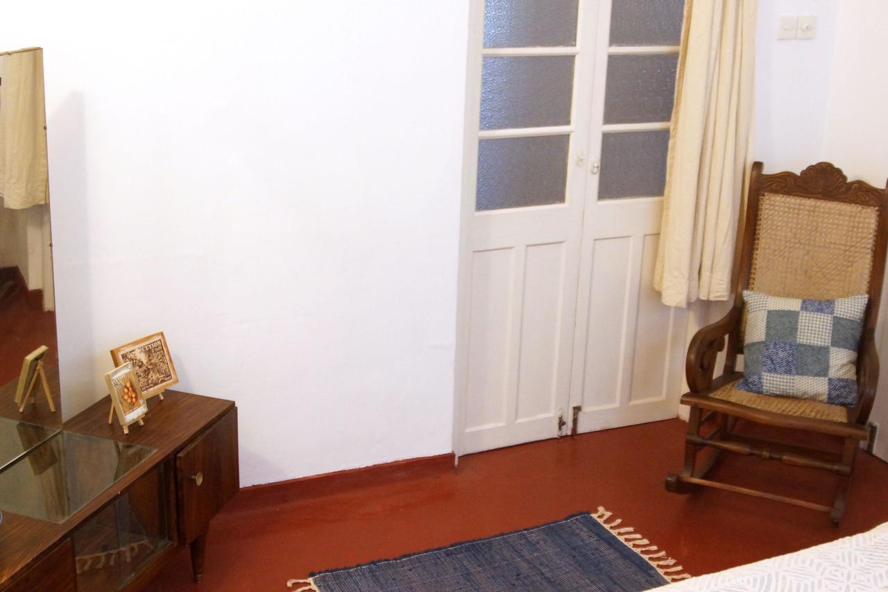 Charming Homestay By The Beach Dehiwala-Mount Lavinia ภายนอก รูปภาพ