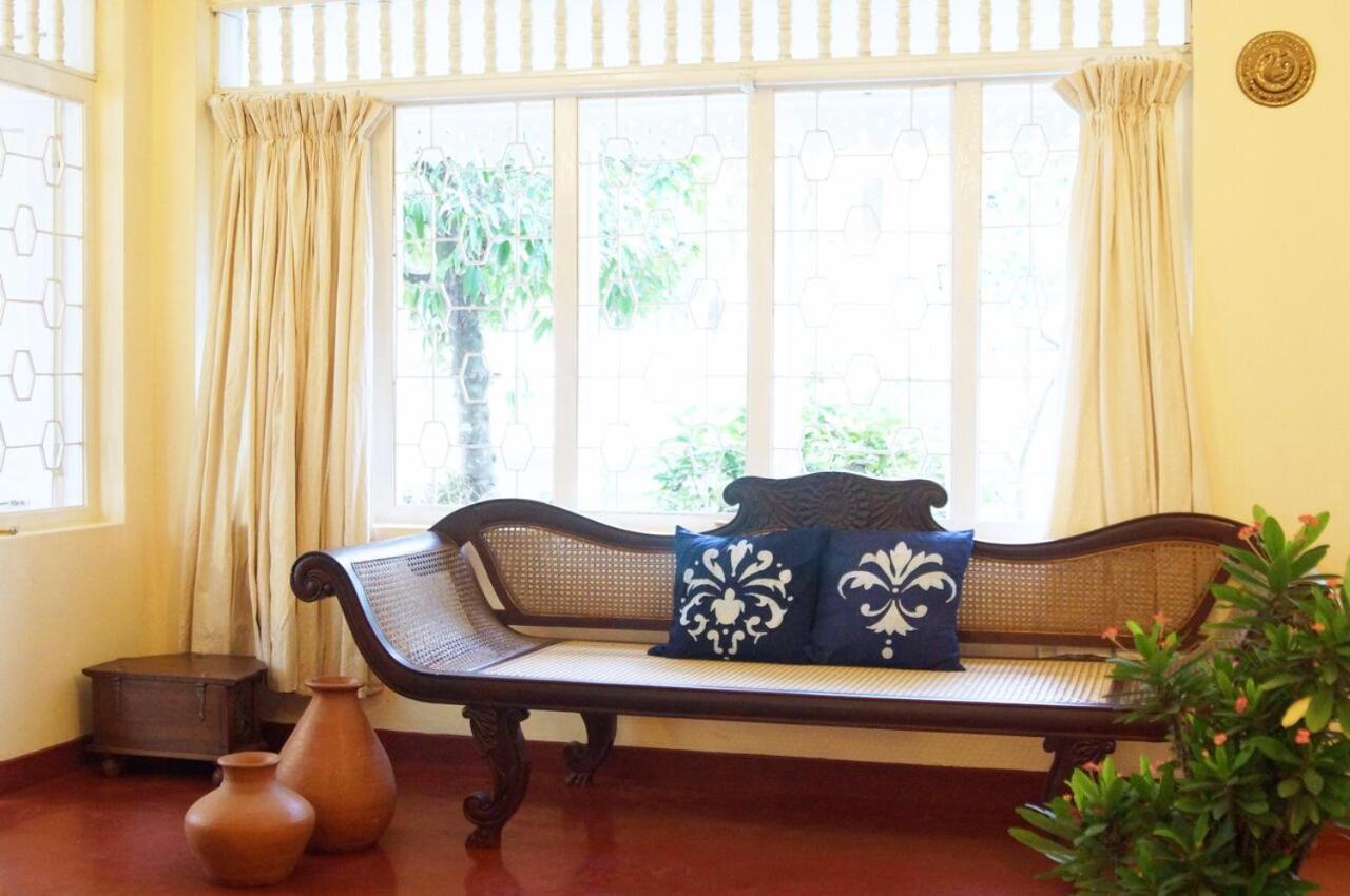 Charming Homestay By The Beach Dehiwala-Mount Lavinia ภายนอก รูปภาพ