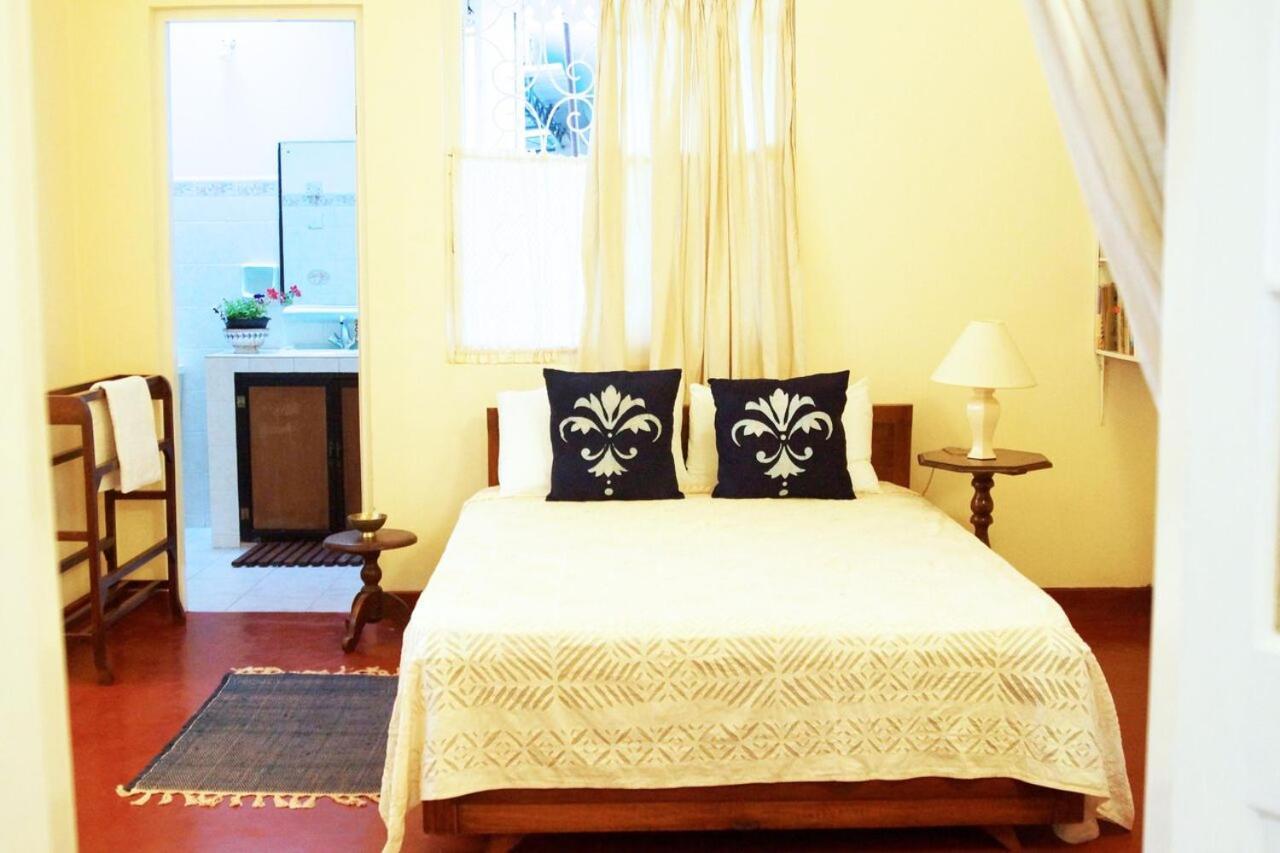 Charming Homestay By The Beach Dehiwala-Mount Lavinia ภายนอก รูปภาพ