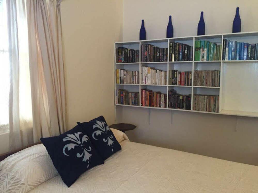 Charming Homestay By The Beach Dehiwala-Mount Lavinia ภายนอก รูปภาพ