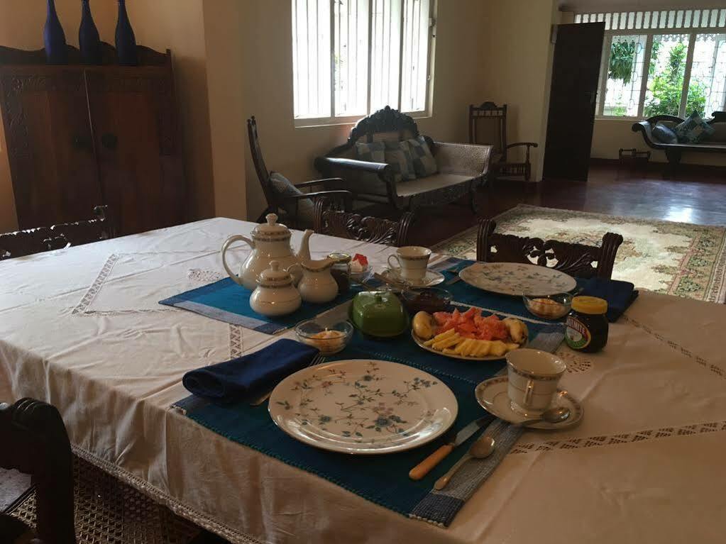 Charming Homestay By The Beach Dehiwala-Mount Lavinia ภายนอก รูปภาพ
