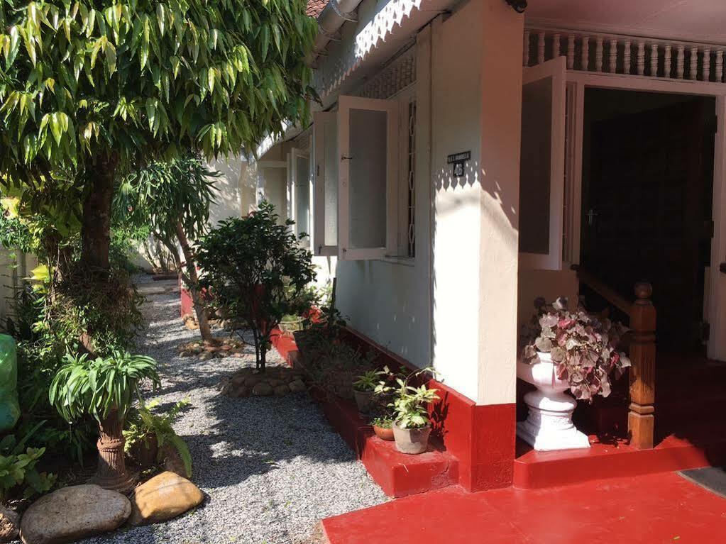 Charming Homestay By The Beach Dehiwala-Mount Lavinia ภายนอก รูปภาพ